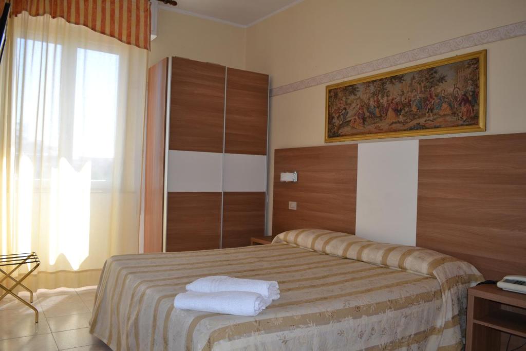 Postel nebo postele na pokoji v ubytování Hotel Parco Fellini