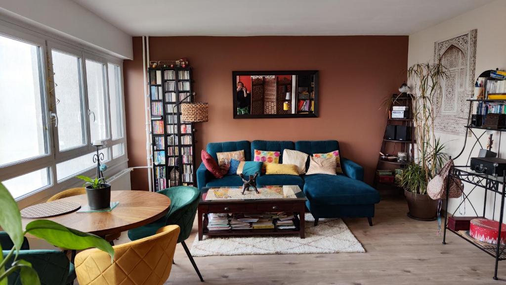 Posedenie v ubytovaní Appartement 100m2 près du métro et aéroport