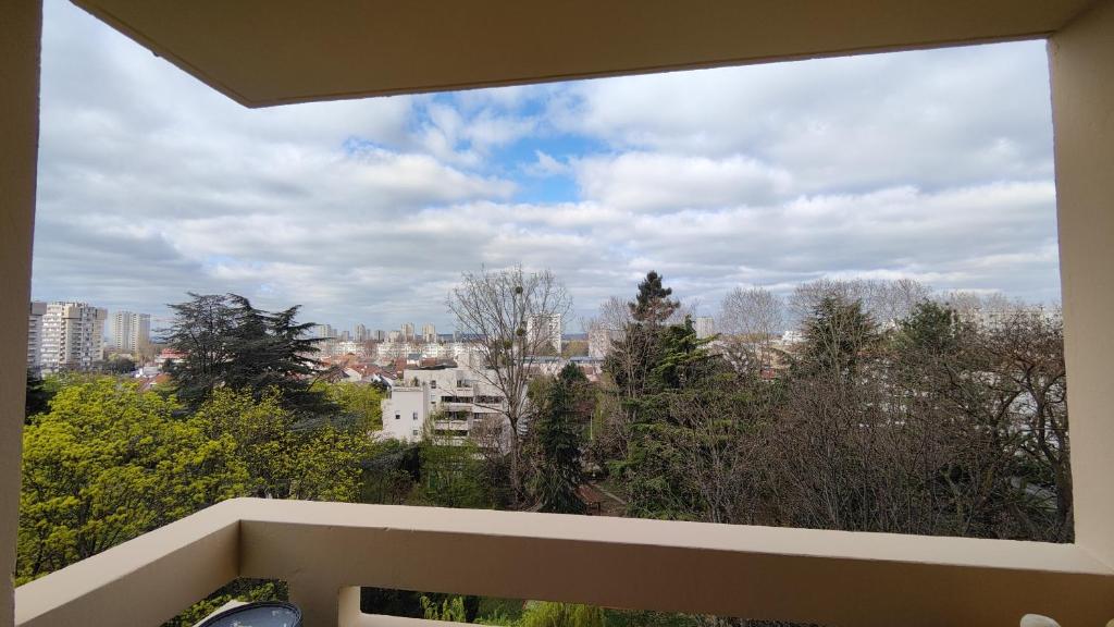 Balkón alebo terasa v ubytovaní Appartement 100m2 près du métro et aéroport