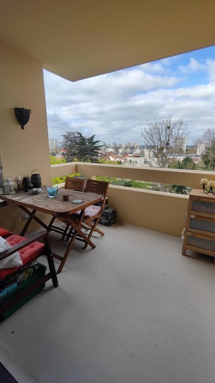 Balkón alebo terasa v ubytovaní Appartement 100m2 près du métro et aéroport