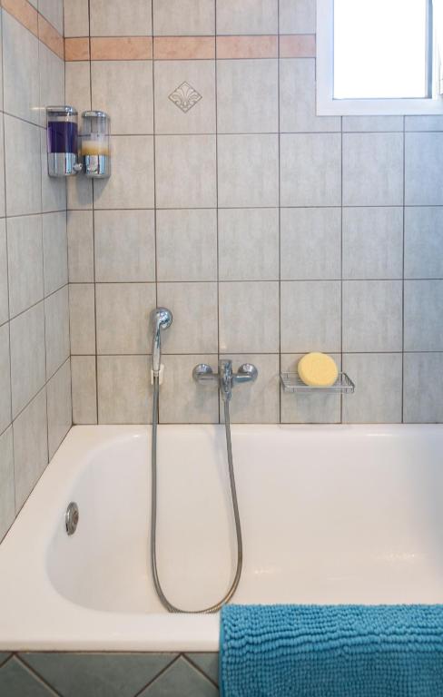 Kúpeľňa v ubytovaní Apaggio di Argostoli Apartments - private parking & sea view