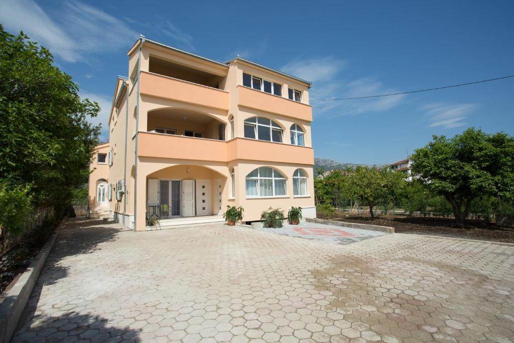 a large house with a driveway in front of it at Apartments with a parking space Kastel Kambelovac, Kastela - 21071 in Kaštela