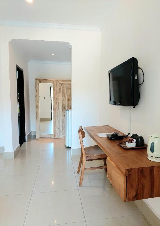 TV a/nebo společenská místnost v ubytování Radha Bali Hotel