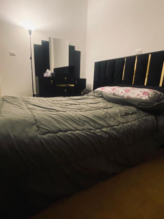 Postel nebo postele na pokoji v ubytování Madinaty vibes