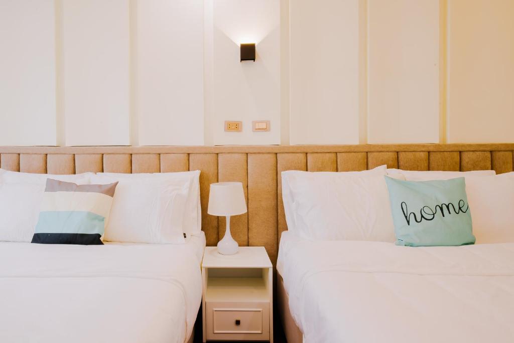 Postel nebo postele na pokoji v ubytování Royal Lotus Hotel