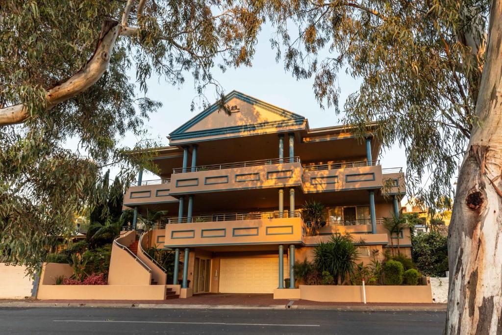 a yellow building with a blue roof at Apartment 4, 9 River Lane Mannum in Mannum