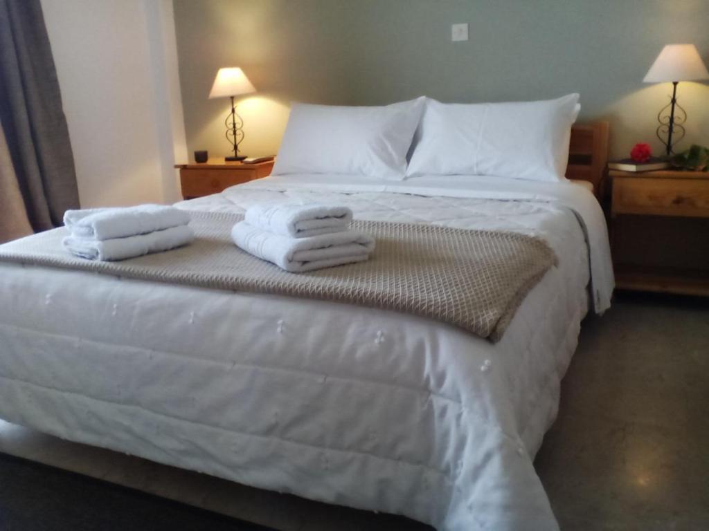 Postel nebo postele na pokoji v ubytování Sofia Apartments - Kantia