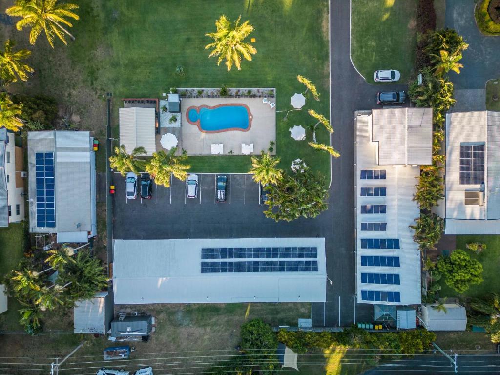 Bazén v ubytování Kinka Palms Motel nebo v jeho okolí