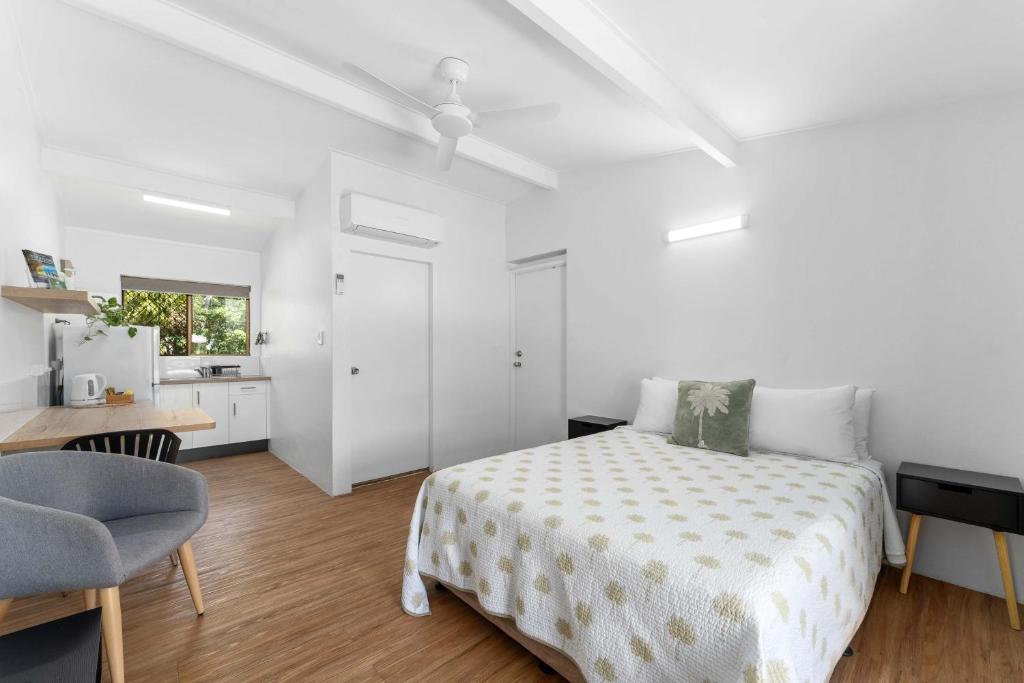 Postel nebo postele na pokoji v ubytování Kinka Palms Motel