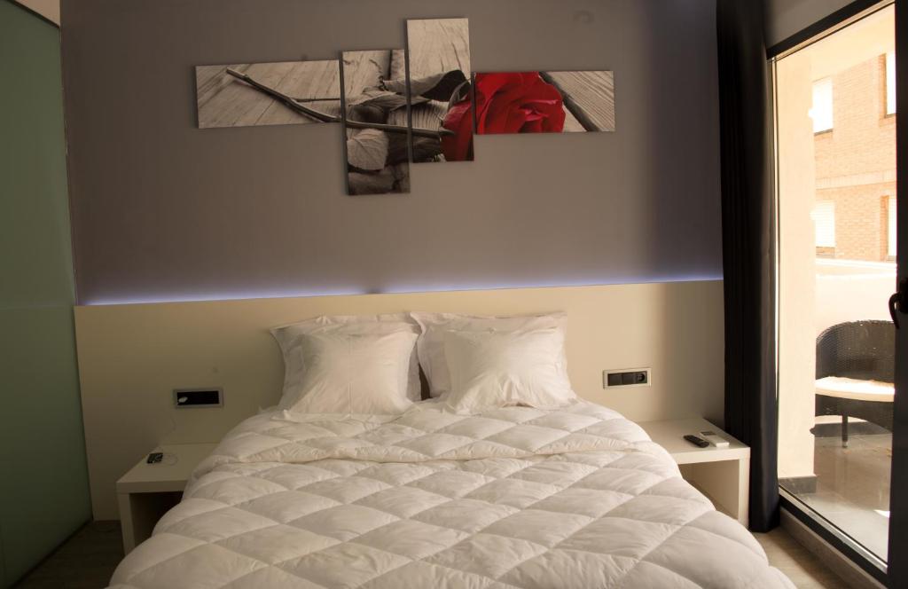 Postel nebo postele na pokoji v ubytování Alcalá del Jucar Hotel Pelayo