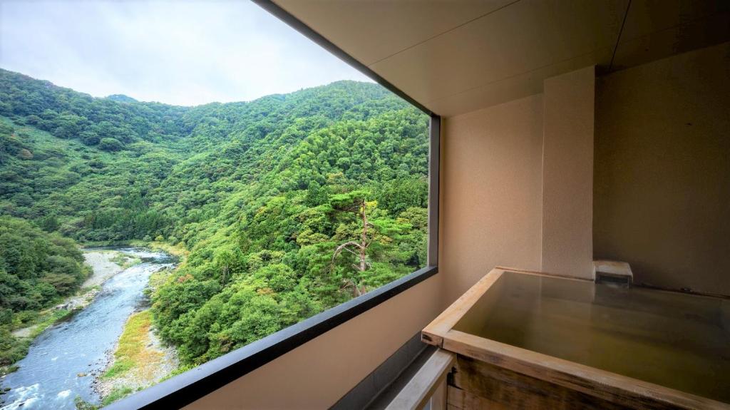 リンベル宿泊券 およぎ 2名分 有効期限2024年5月11日 丸 