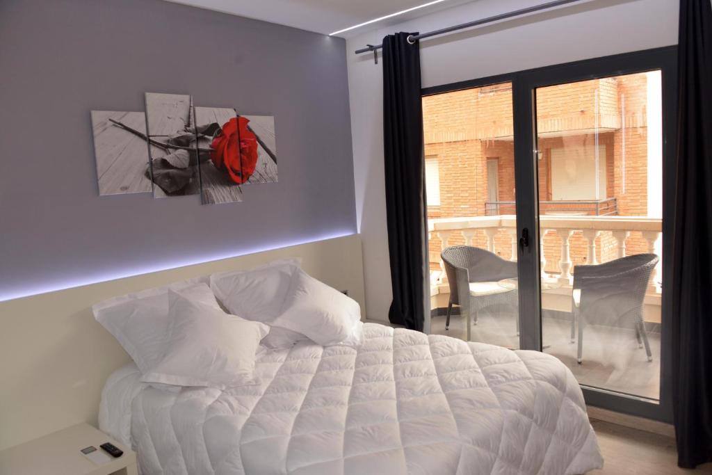 Postel nebo postele na pokoji v ubytování Alcalá del Jucar Hotel Pelayo