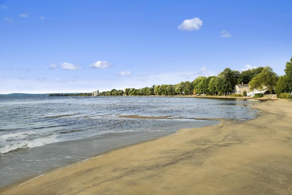 Super 8 by Wyndham North Bay photo