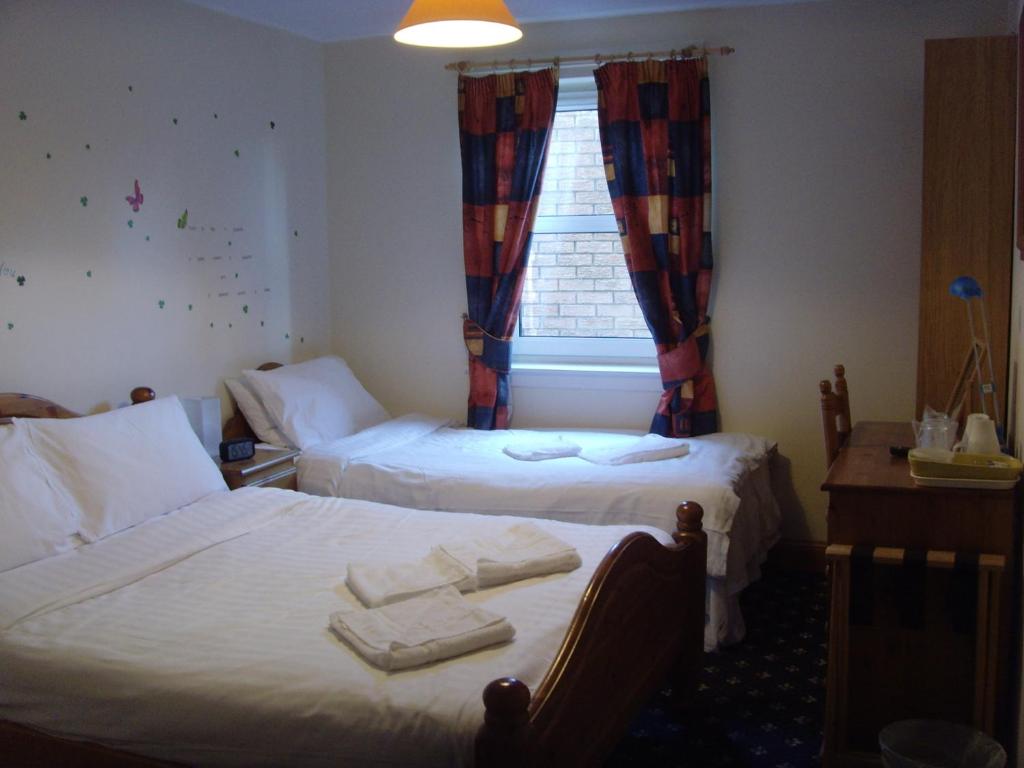 Twin Lions Hotel - Family Room - Disability Access