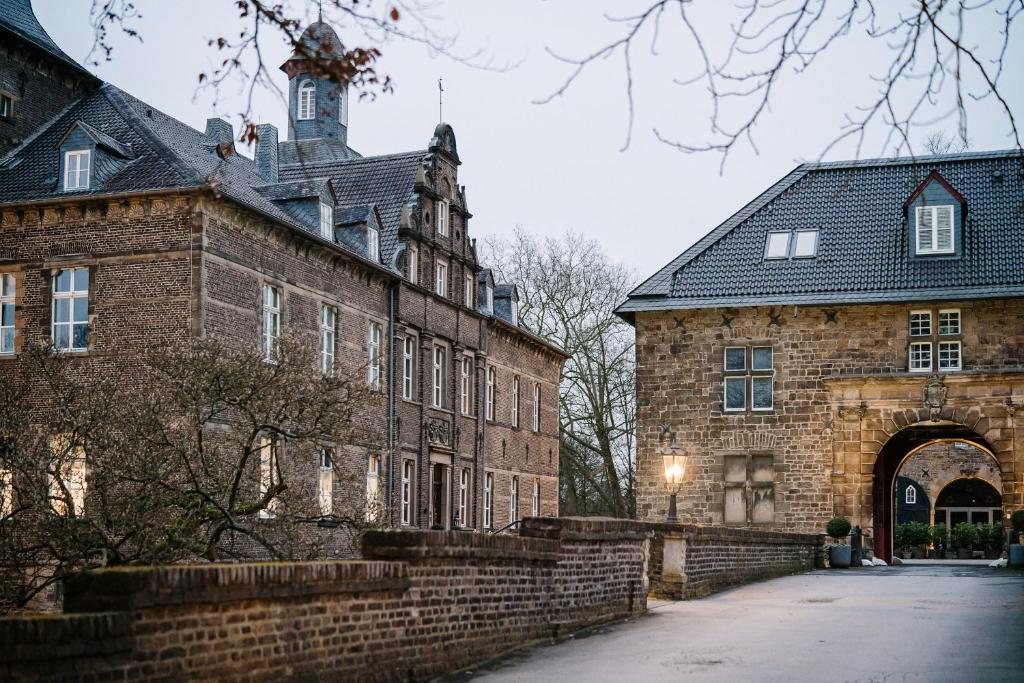 Schlosshotel Hugenpoet - Resim 19