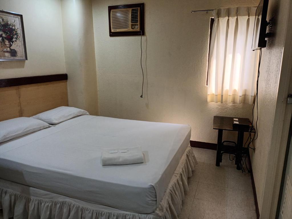 Postel nebo postele na pokoji v ubytování Mactan Pension House