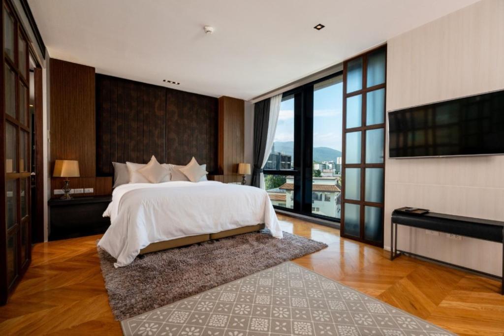 
Sanae Signature Suite
