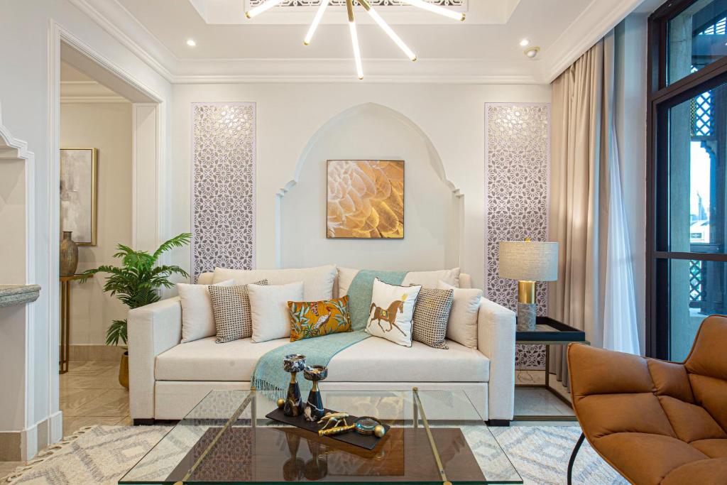 Prostor za sedenje u objektu Luxurious 1 Bed -Connected to Dubai Mall