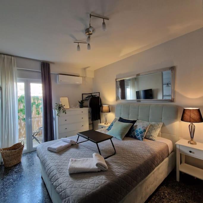 Chic apt near Acropolis - Avdi square