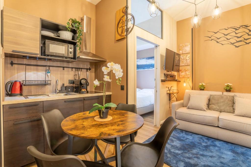 ADIRA Résid'Marseille Vieux-port - One-Bedroom Apartment