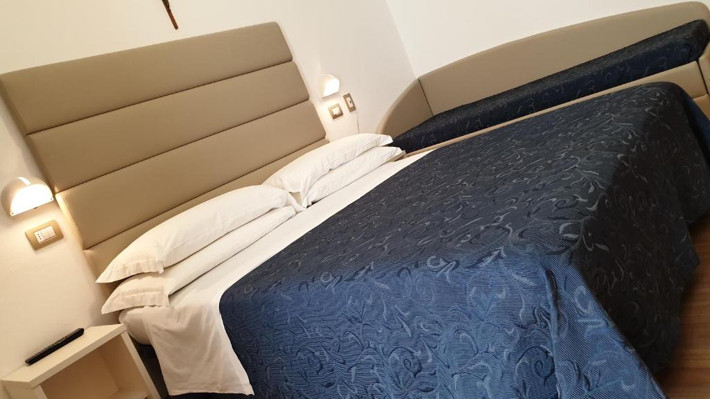 Postel nebo postele na pokoji v ubytování Hotel Atlas