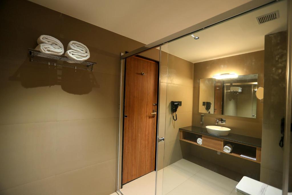 Koupelna v ubytování Hotel Saffron Wayanad