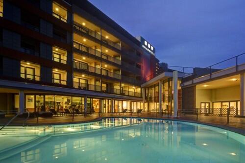 Basen w obiekcie UNAHOTELS Varese lub w pobliżu