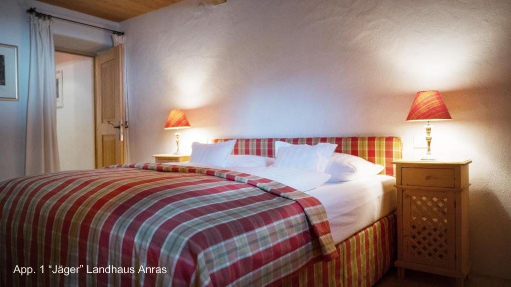 Postel nebo postele na pokoji v ubytování Landhaus & Schloss Anras