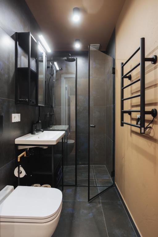Colonel Suites & Apartments - One-Bedroom Apartment