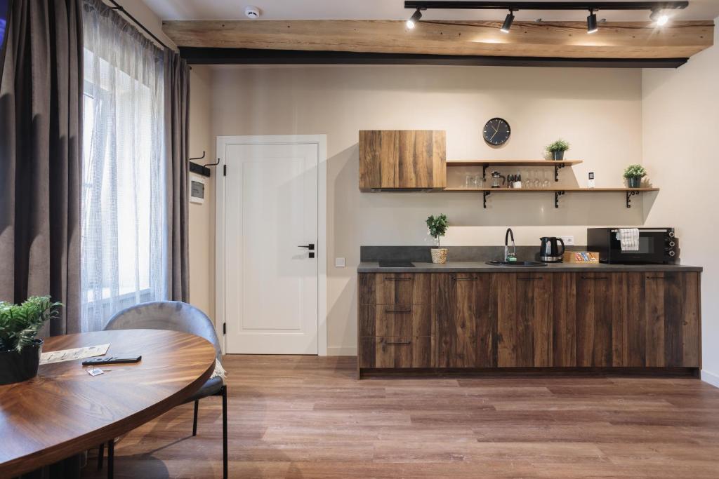 Colonel Suites & Apartments - Studio