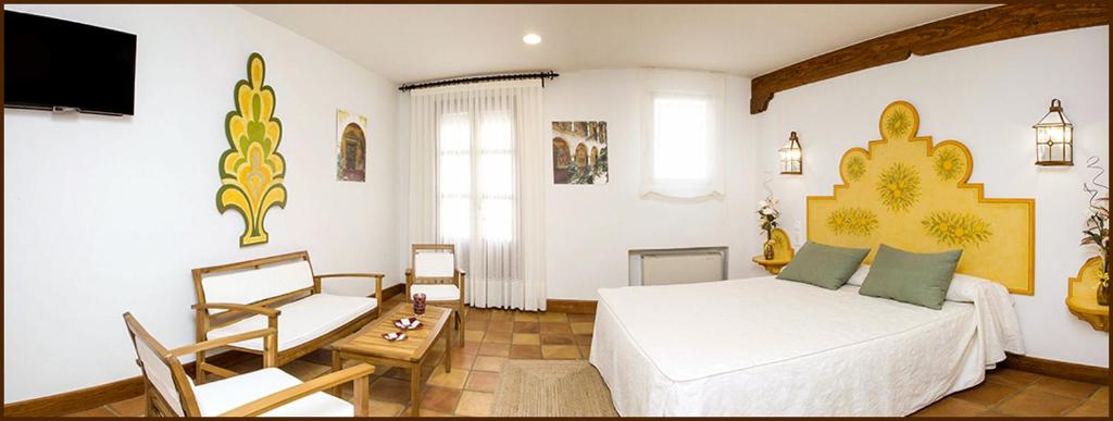 Posada del Tio Juanón - Suite With Balcony