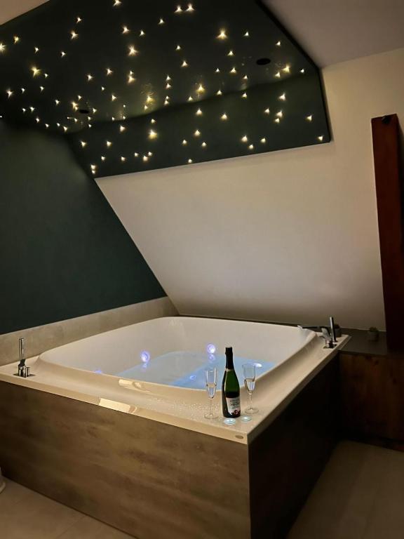 Fotografie z fotogalerie ubytování Gite Spa L'Atelier Emile - Spa Privatif - 5 min COLMAR v destinaci Sainte-Croix-en-Plaine