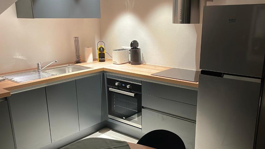 Kuchyň nebo kuchyňský kout v ubytování Gite Spa L'Atelier Emile - Spa Privatif - 5 min COLMAR