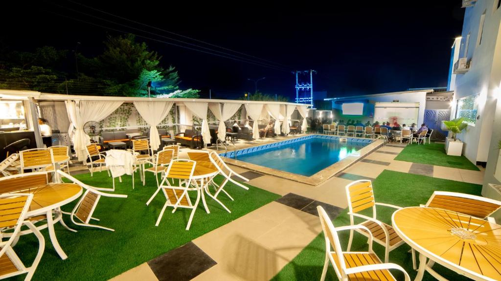 Bazén v ubytování Tranquila Hotels and Suites Abuja nebo v jeho okolí