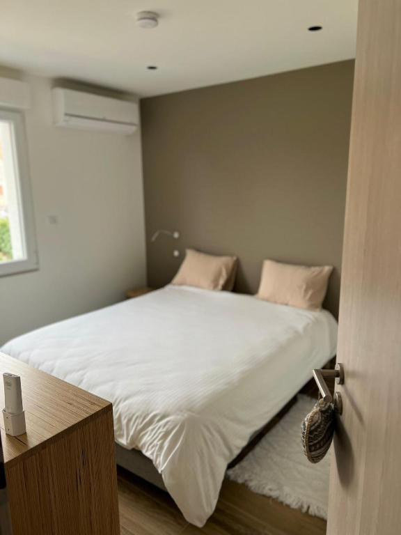 Postel nebo postele na pokoji v ubytování Gite Spa L'Atelier Emile - Spa Privatif - 5 min COLMAR