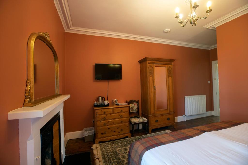 TV a/nebo společenská místnost v ubytování Cardhu Country House