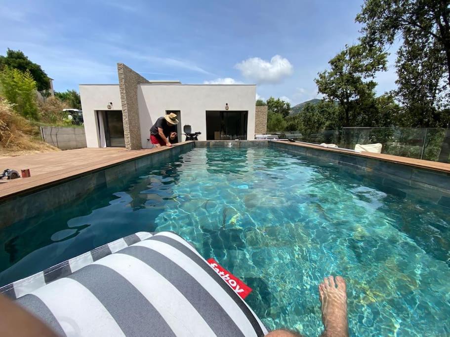 Bazén v ubytovaní Villa d'Architecte Casa Mado avec Piscine vue imprenable alebo v jeho blízkosti