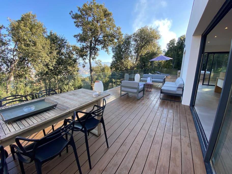 Balkón alebo terasa v ubytovaní Villa d'Architecte Casa Mado avec Piscine vue imprenable