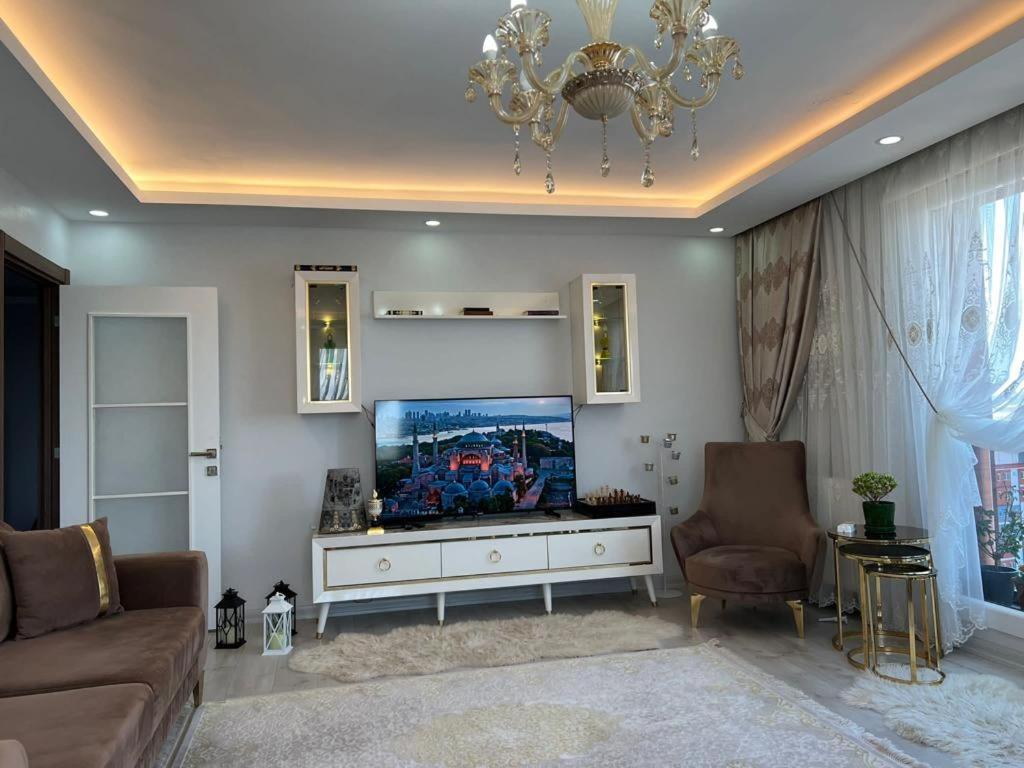 Posezení v ubytování LOFT WITH SEA VIEW IN ISTANBUL
