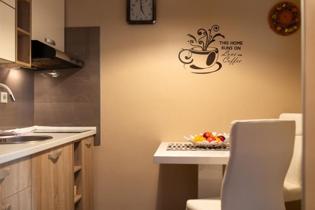Kuchnia lub aneks kuchenny w obiekcie Apartman Ruza