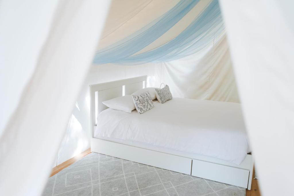 Postel nebo postele na pokoji v ubytování Kabaceira Glamping