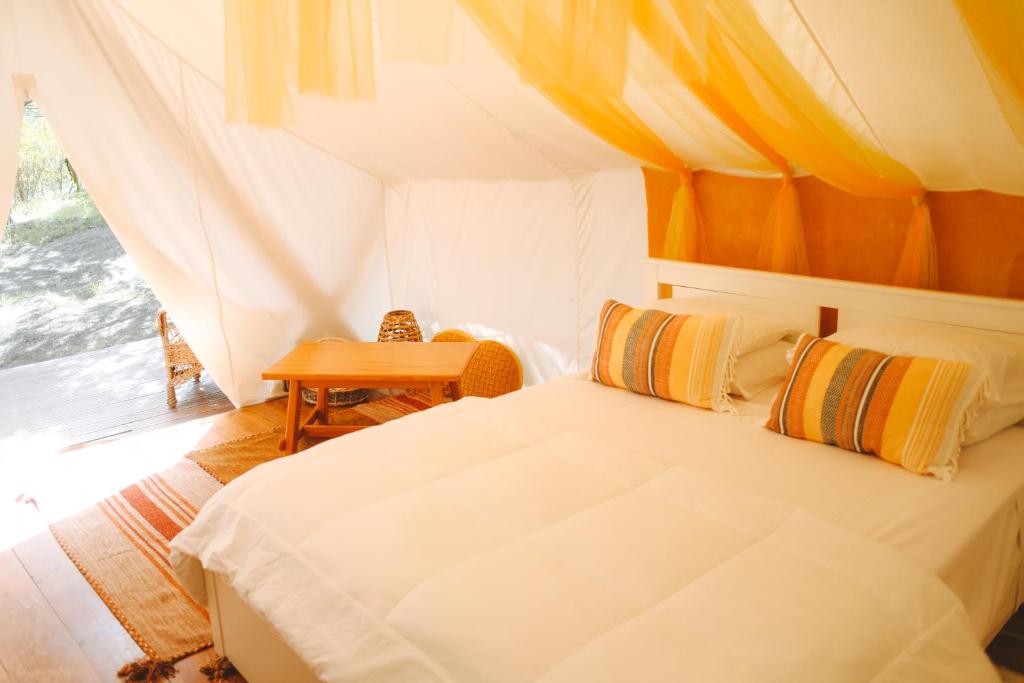 Postel nebo postele na pokoji v ubytování Kabaceira Glamping