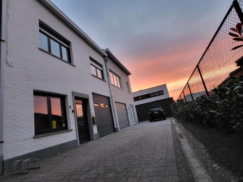 a car parked on a street in front of a building at Bij Sarah in Leopoldsburg