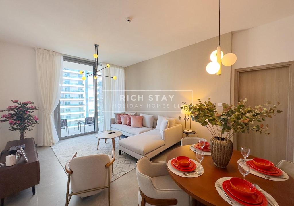 Lavish Lake view 1BR at Stella Maris in Dubai Marina by Rich Stay