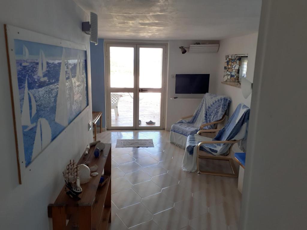 TV a/nebo společenská místnost v ubytování san lorenzo a 4 mt dal mare colore smeraldo a due passi da Marzamemi