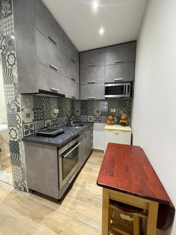 Modern 1 Bedroom City Apartment - Image 4