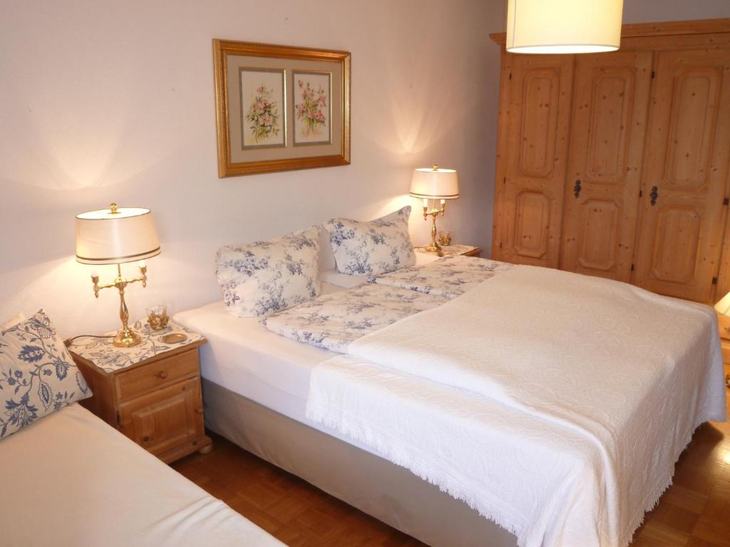 Postel nebo postele na pokoji v ubytování Landhaus Alpenblick