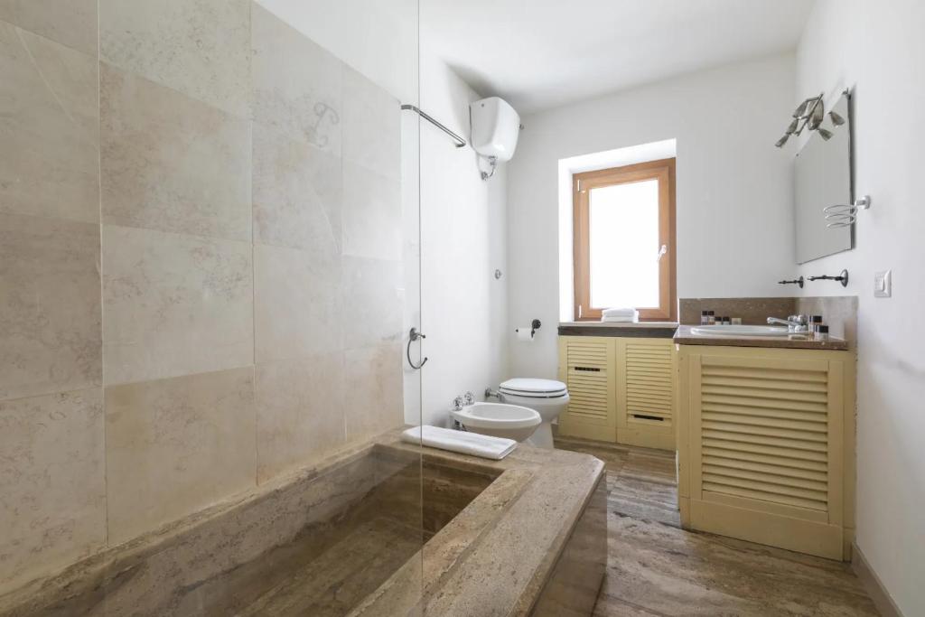 Łazienka w obiekcie Daplace - Ginevra Apartment