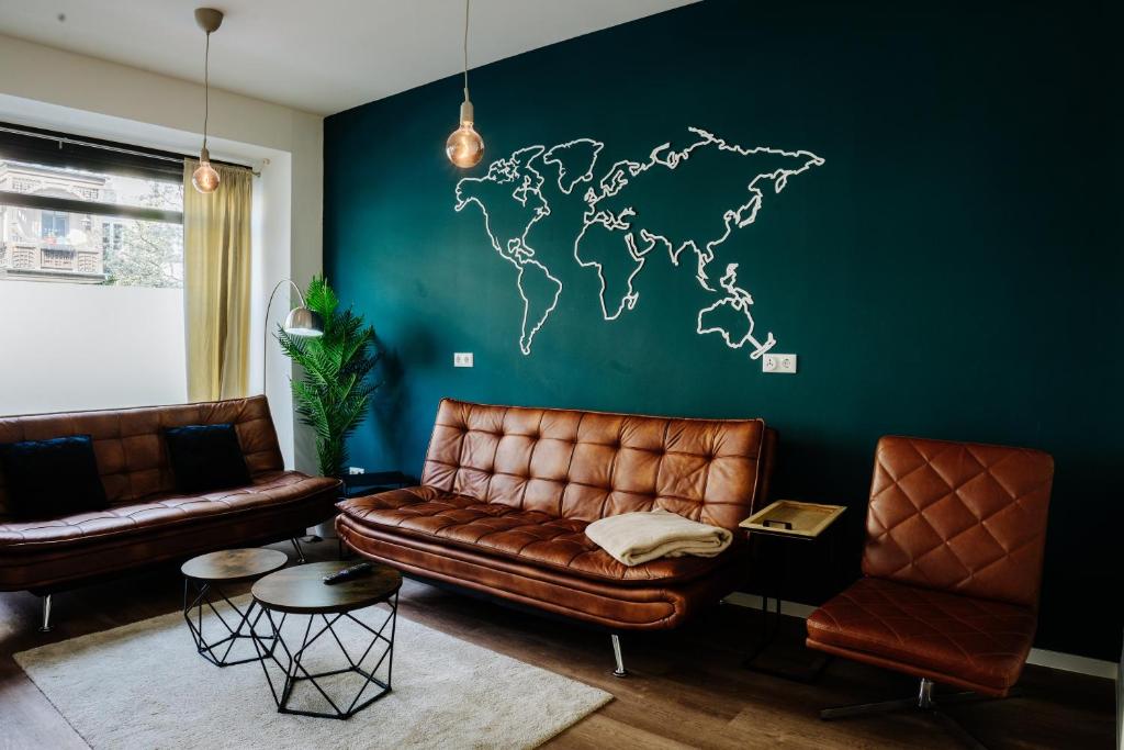 a living room with a couch and a world map on the wall at Jenapartments Design Loft, Damenviertel im Stadtzentrum in Jena