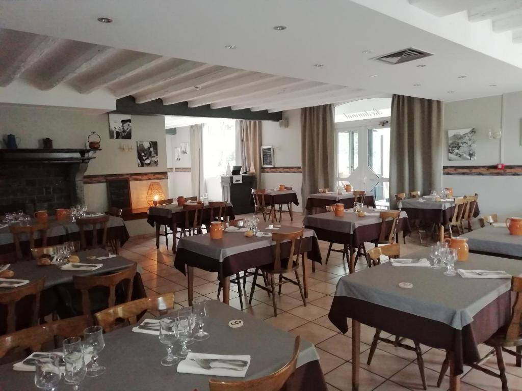 Restaurace v ubytování Hôtel Chez Pierre d'Agos